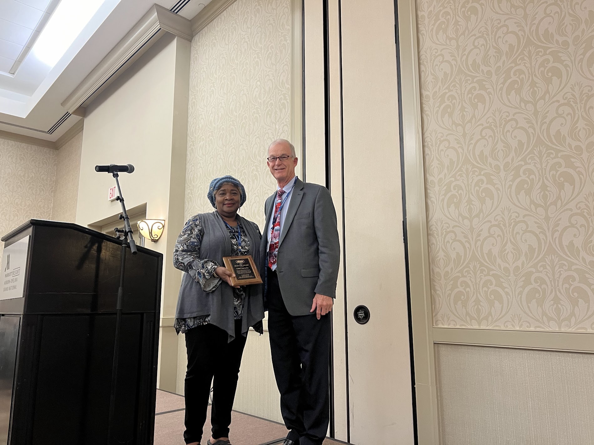 Jack Harrison, AL AER Board Member and Membership Chair presents the 2023 Hezz Cox Award to Edith Cook Kelley.